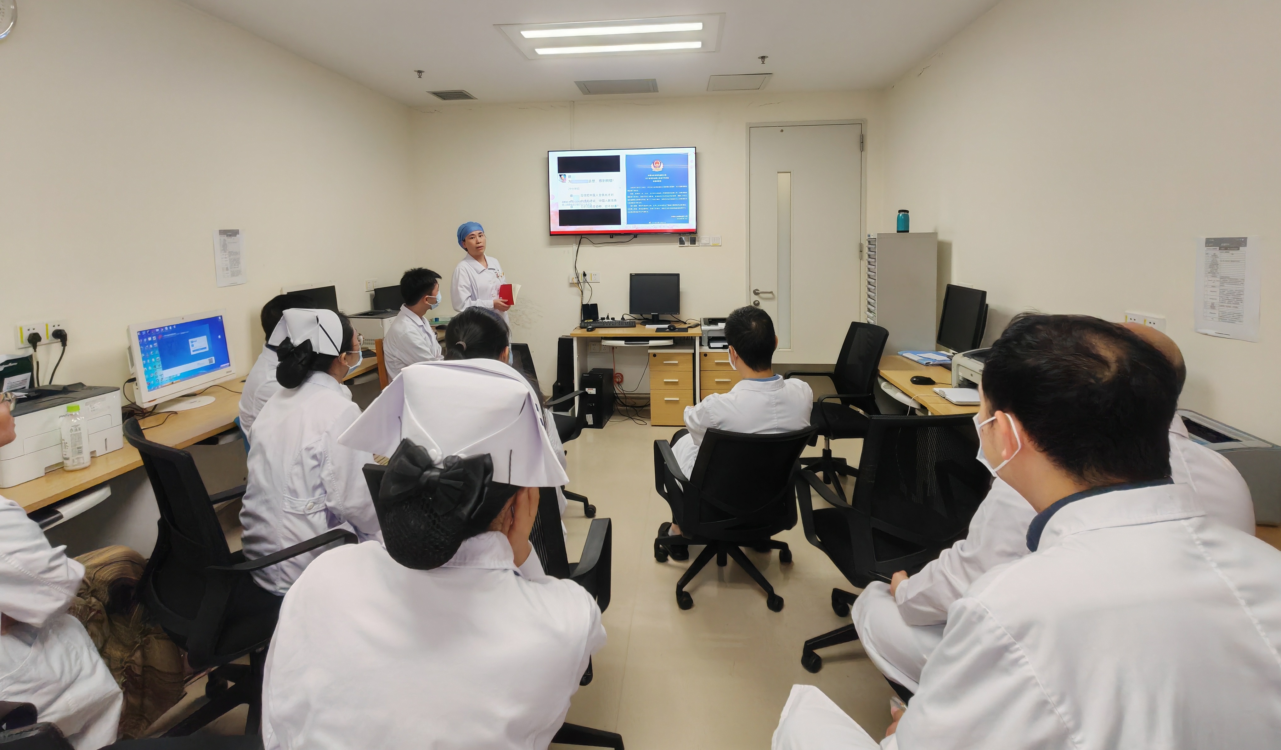 临床师生一支部开展“党纪学习‘大家谈’”系列专题学习